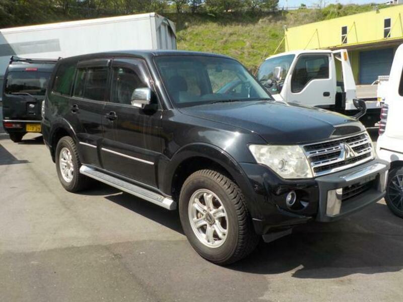 MITSUBISHI PAJERO