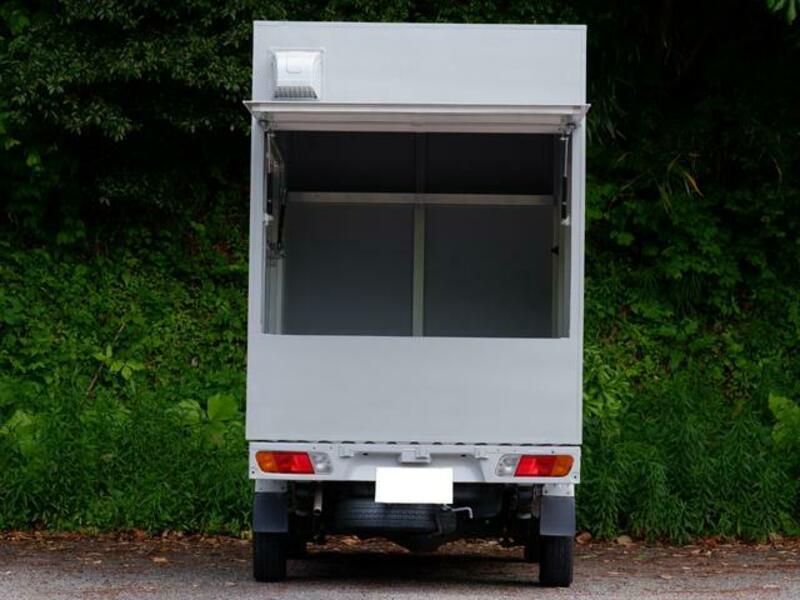 MINICAB TRUCK