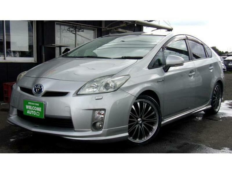 TOYOTA PRIUS