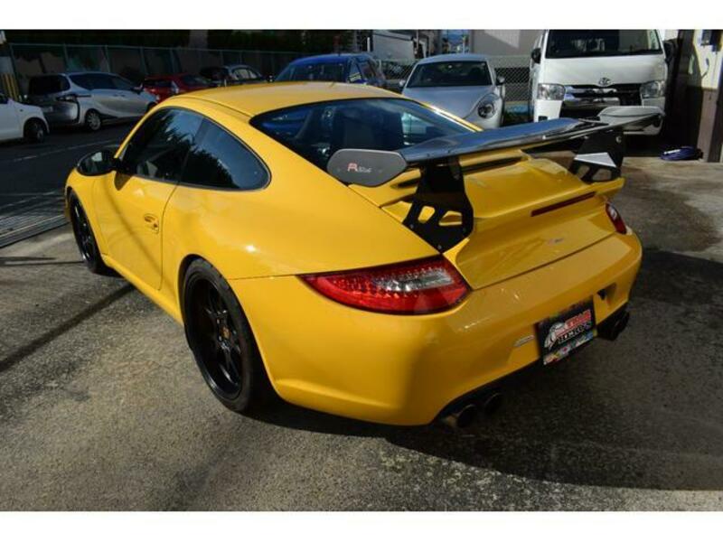 911