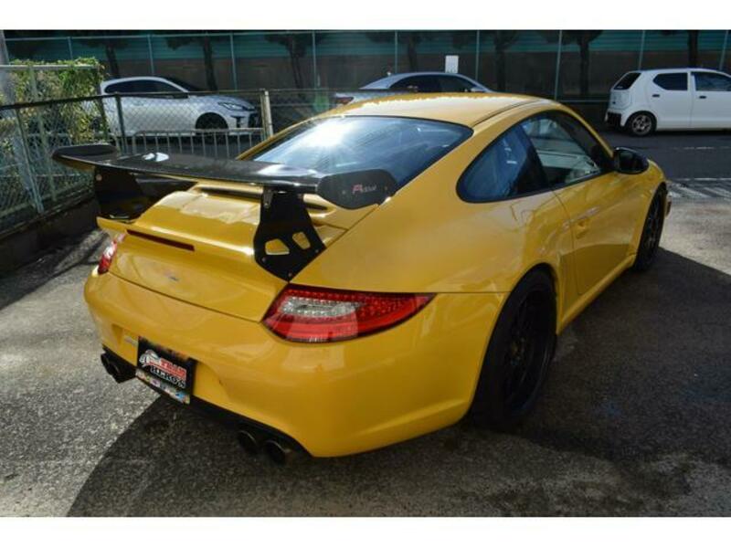 911