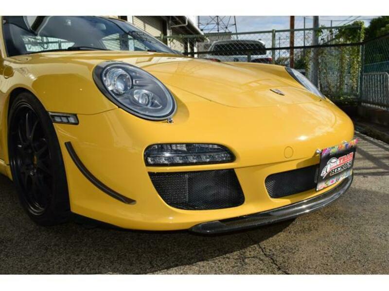 911