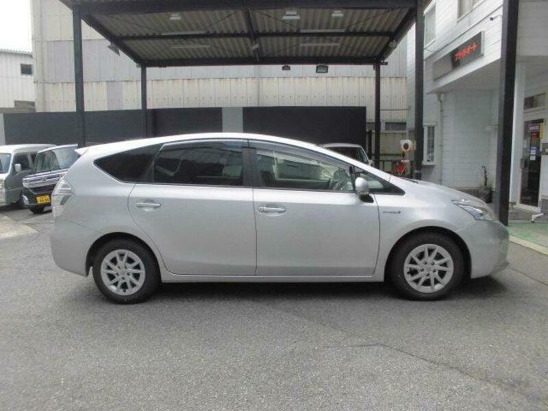 PRIUS ALPHA