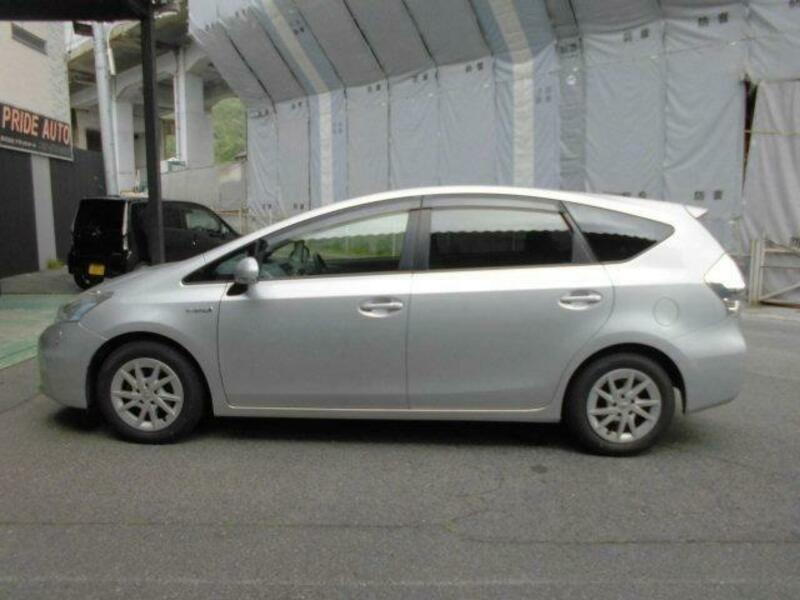 PRIUS ALPHA