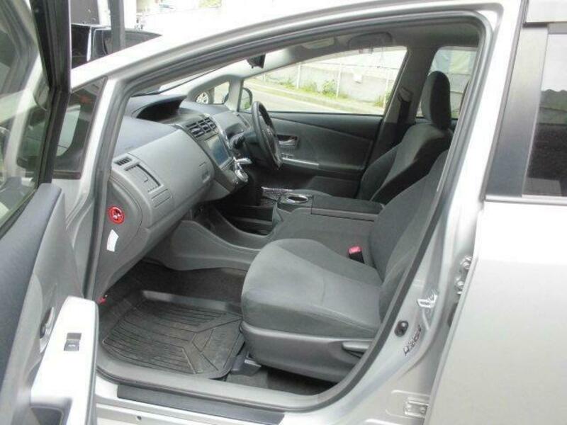 PRIUS ALPHA