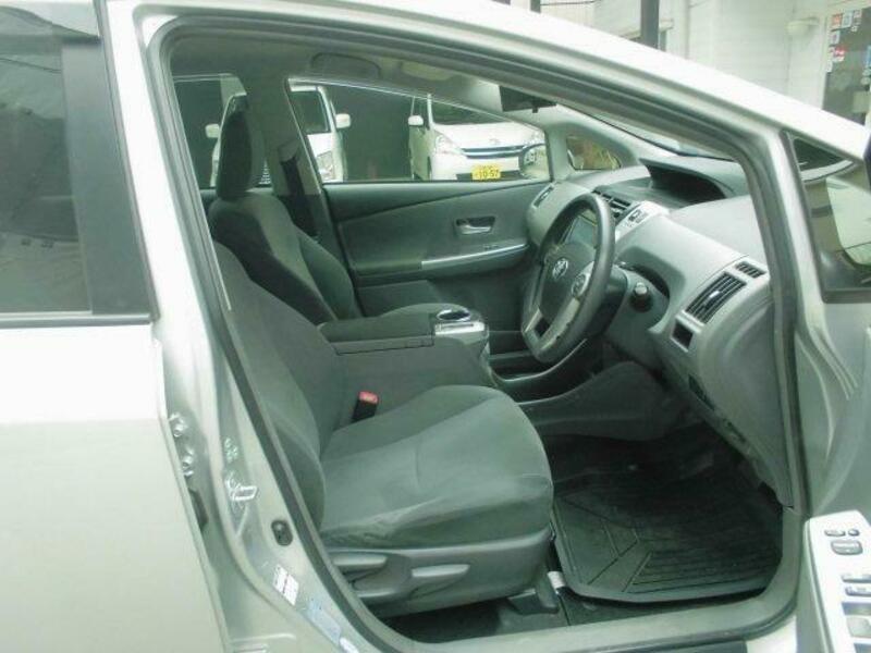 PRIUS ALPHA