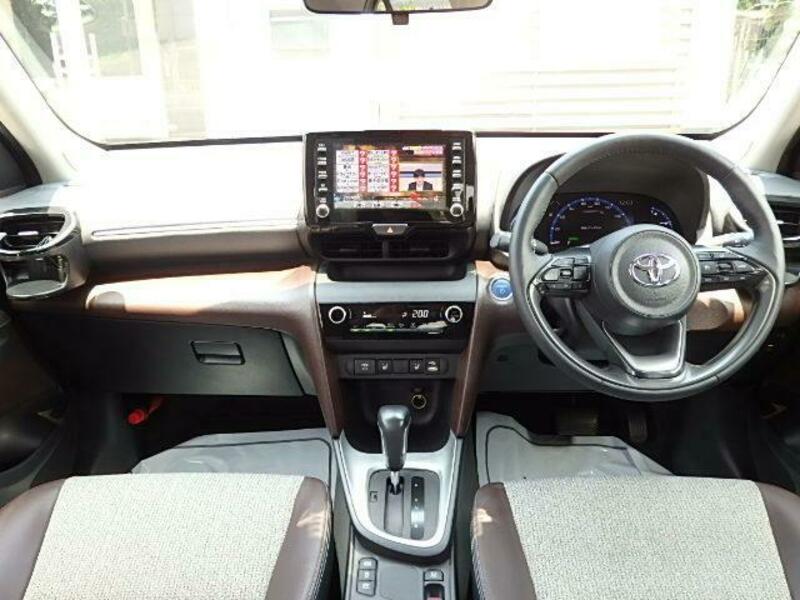 YARIS CROSS