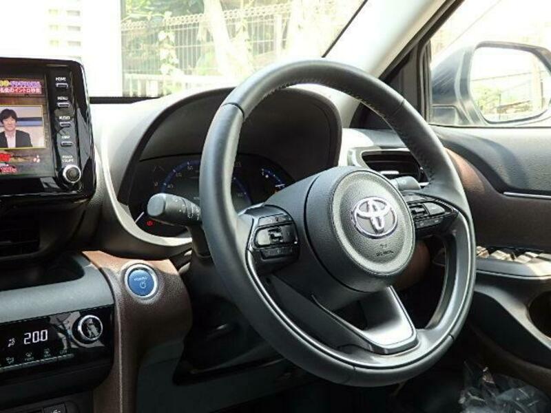YARIS CROSS