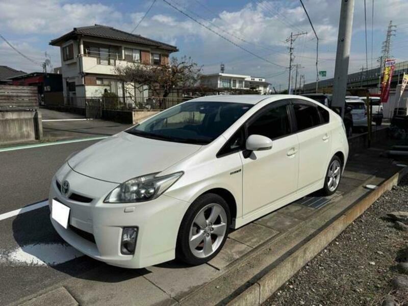 TOYOTA PRIUS