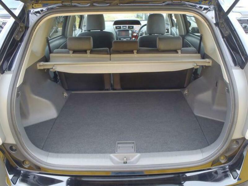 PRIUS ALPHA