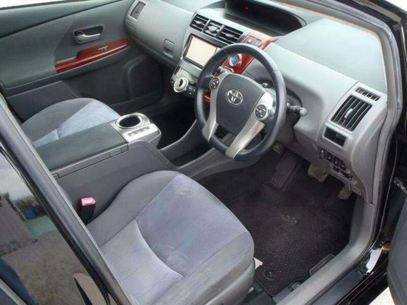 PRIUS ALPHA