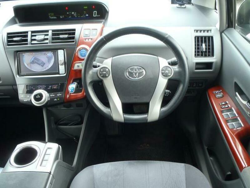 PRIUS ALPHA