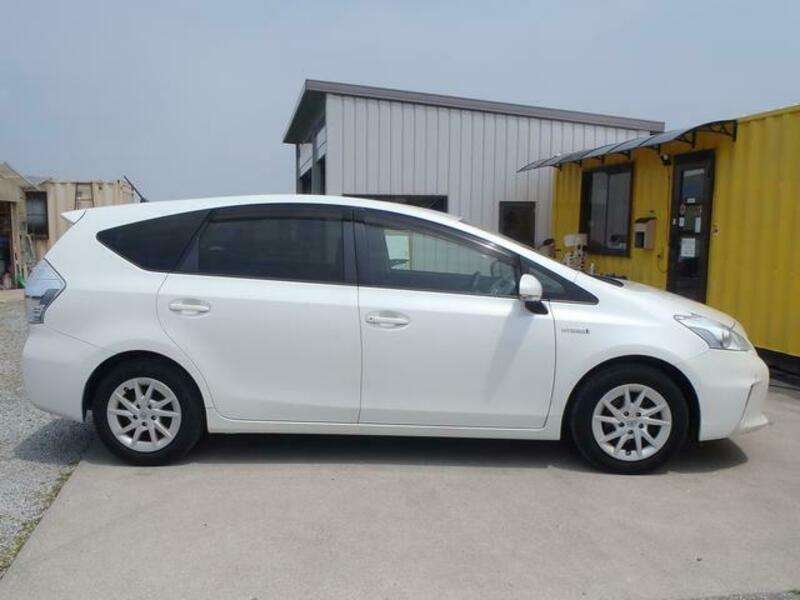 PRIUS ALPHA