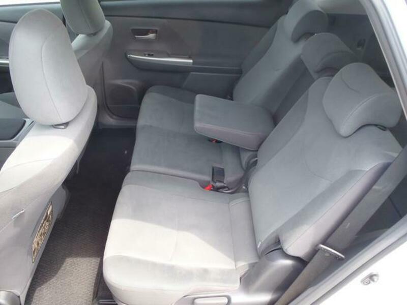 PRIUS ALPHA
