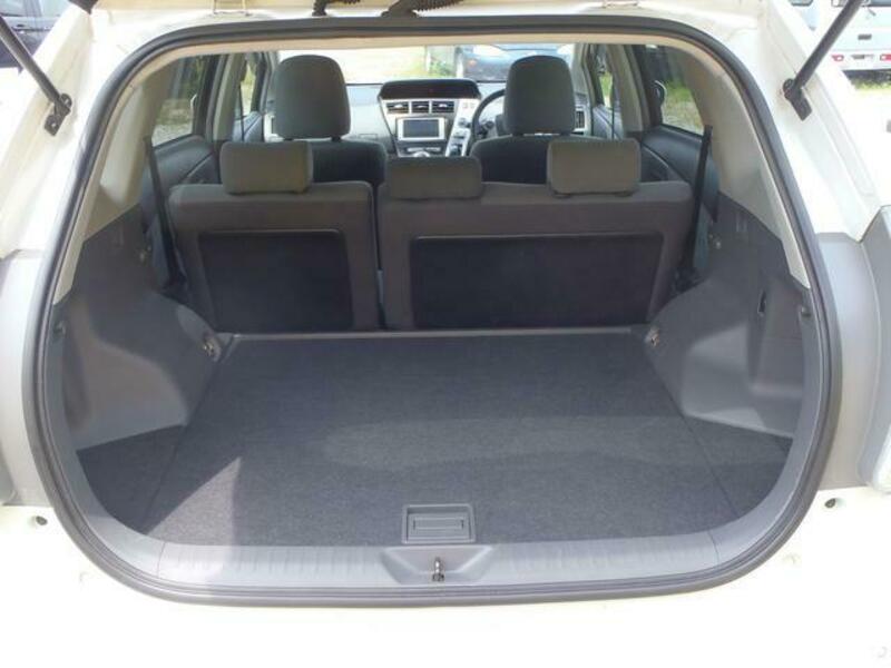 PRIUS ALPHA
