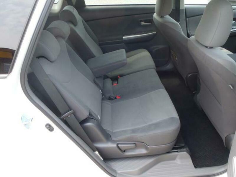 PRIUS ALPHA