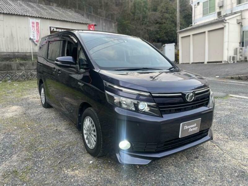 TOYOTA VOXY