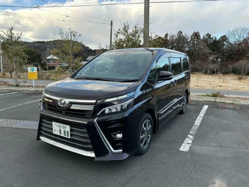 TOYOTA VOXY