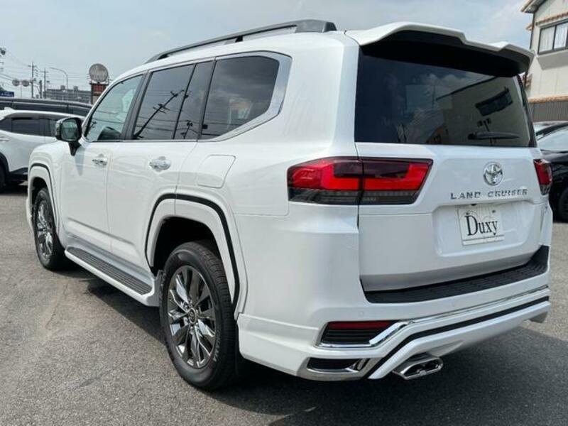 LAND CRUISER