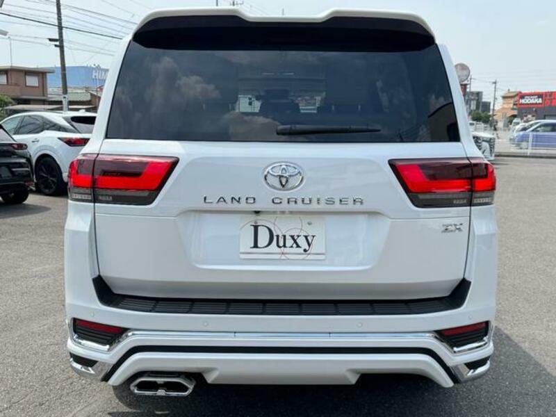 LAND CRUISER
