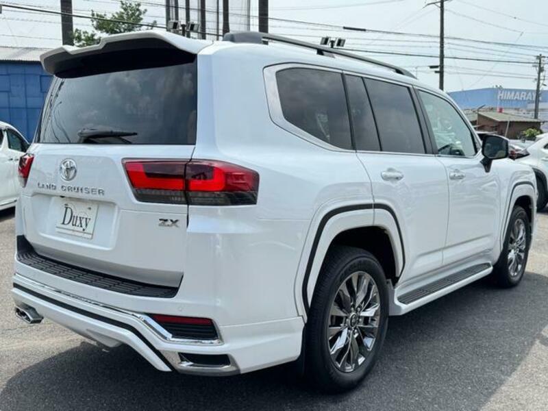 LAND CRUISER