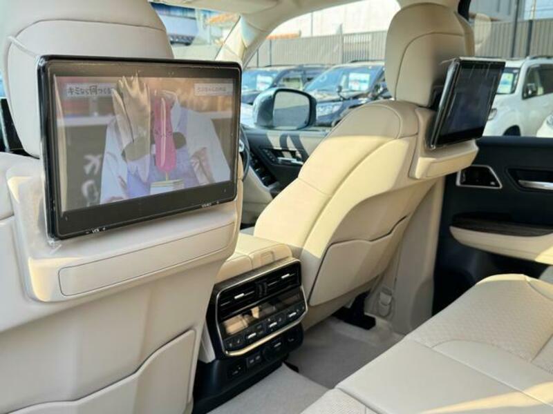LAND CRUISER