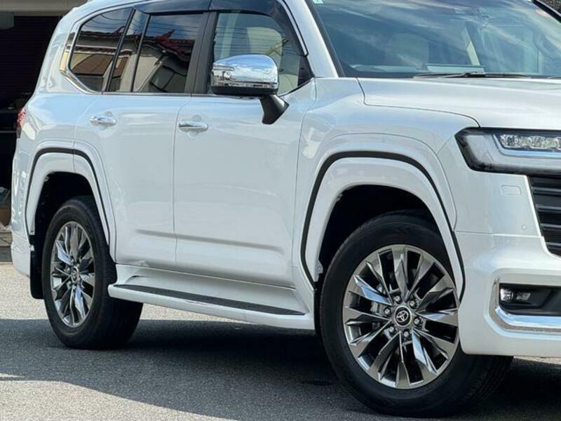 LAND CRUISER