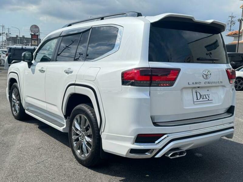 LAND CRUISER