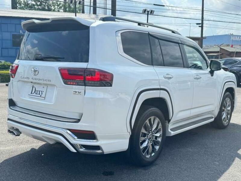 LAND CRUISER