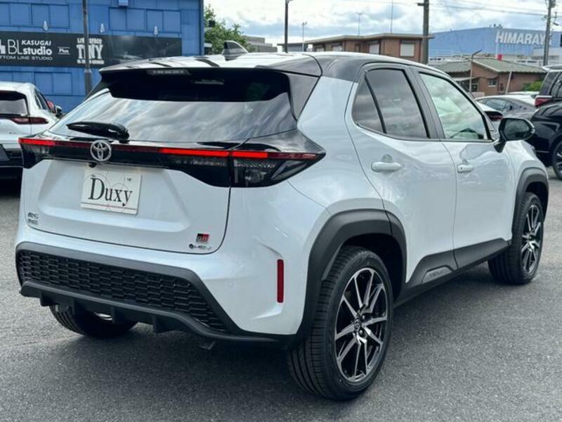 YARIS CROSS