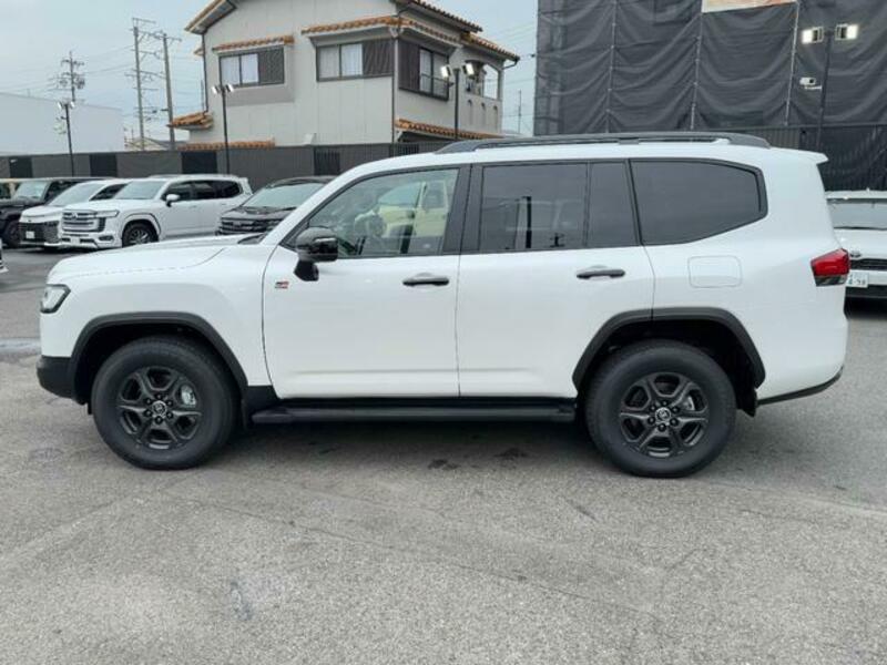 LAND CRUISER
