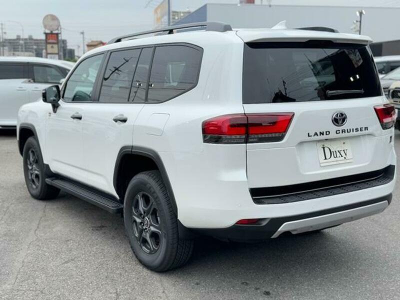 LAND CRUISER