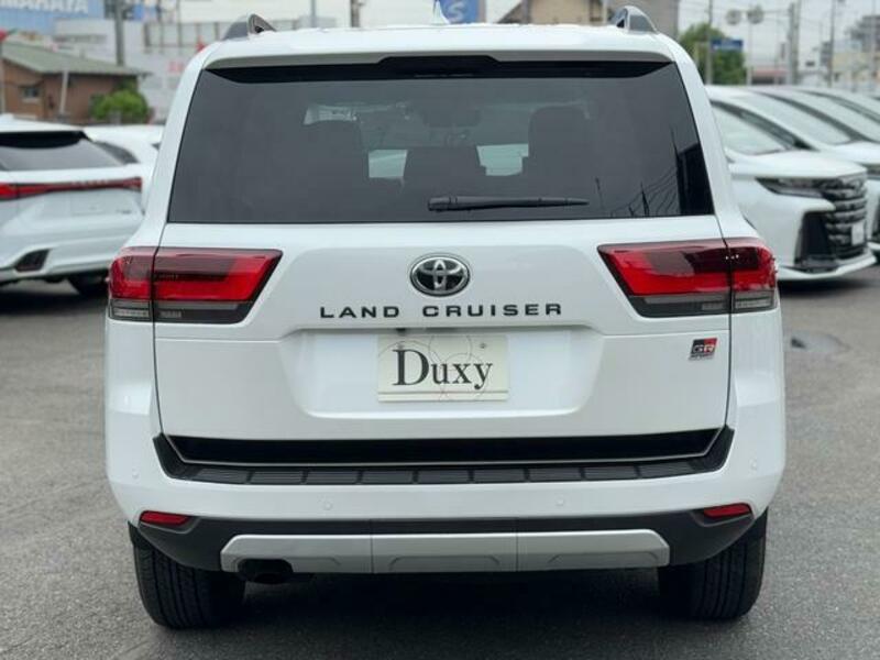 LAND CRUISER