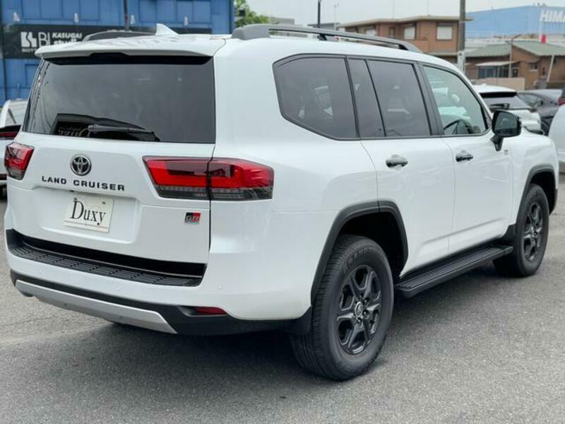 LAND CRUISER