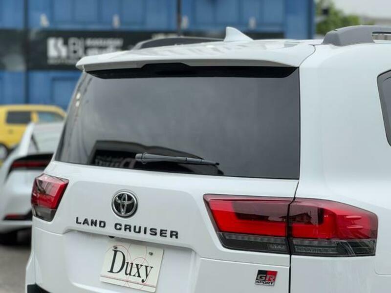 LAND CRUISER