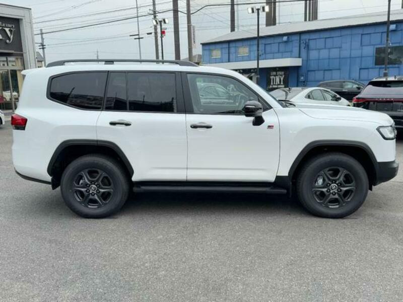 LAND CRUISER
