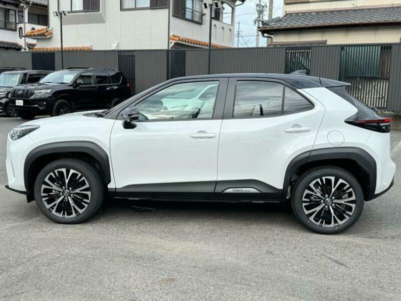 YARIS CROSS