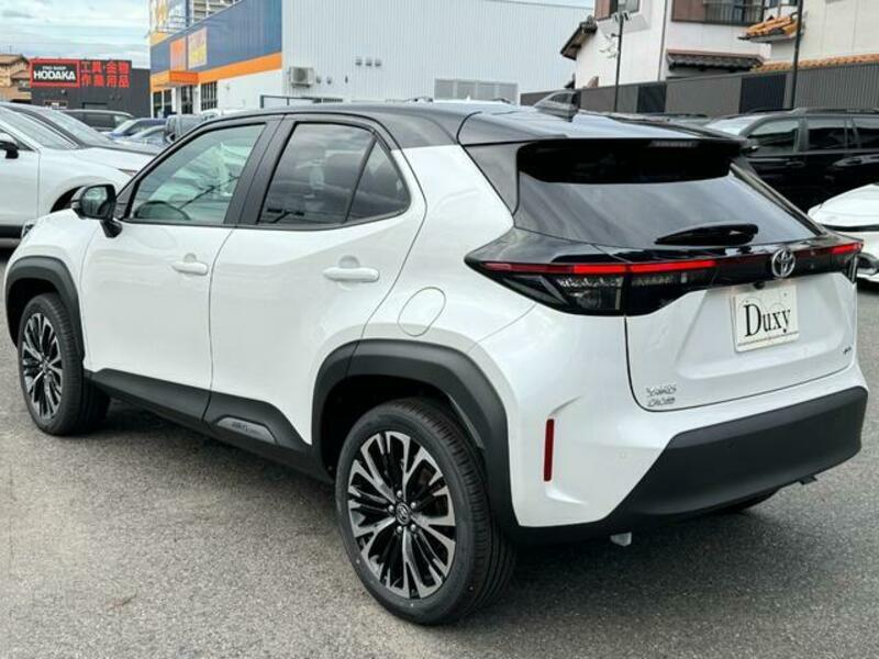 YARIS CROSS