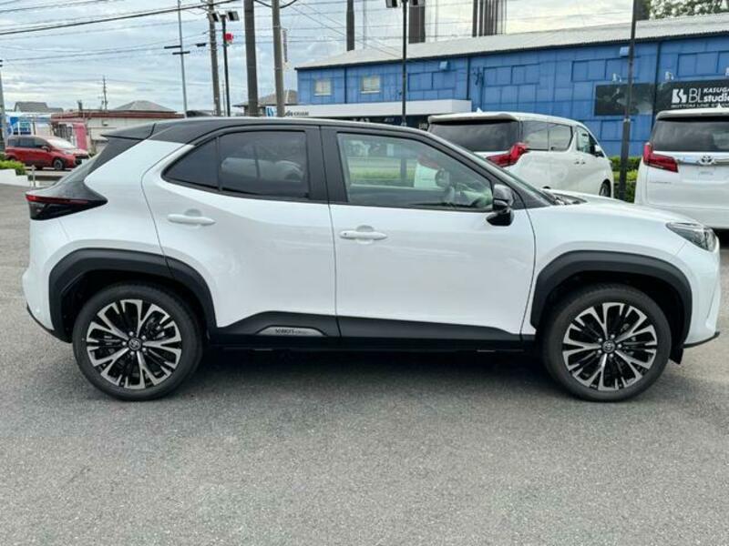 YARIS CROSS
