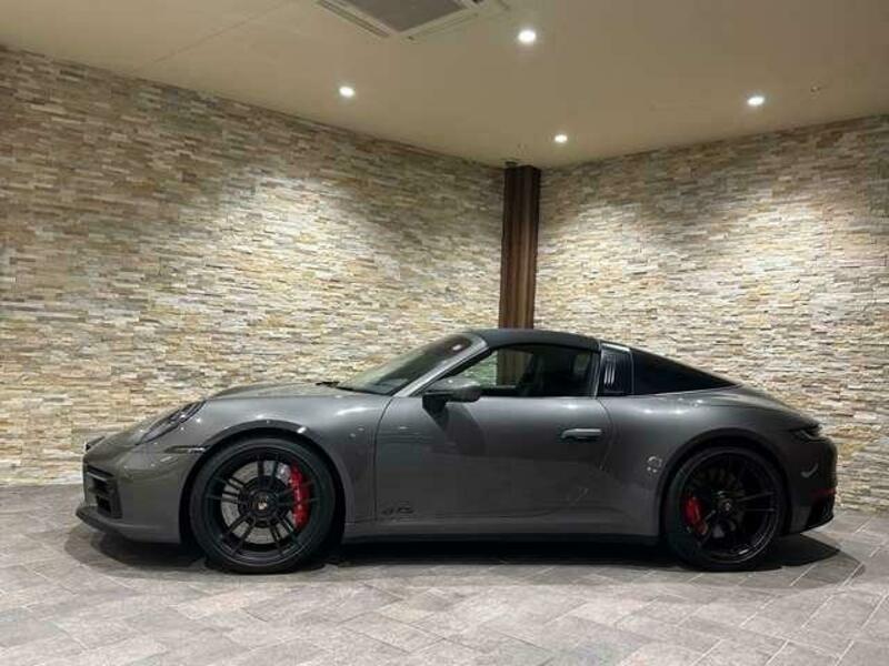 911