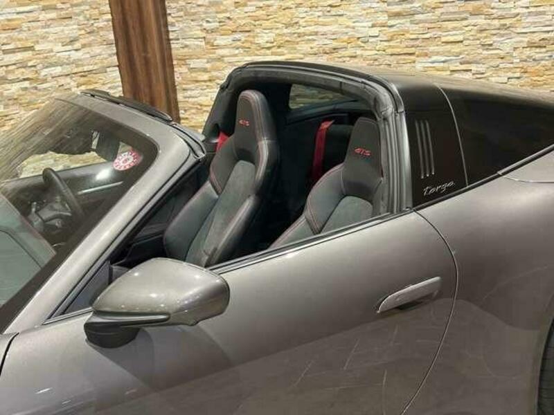 911
