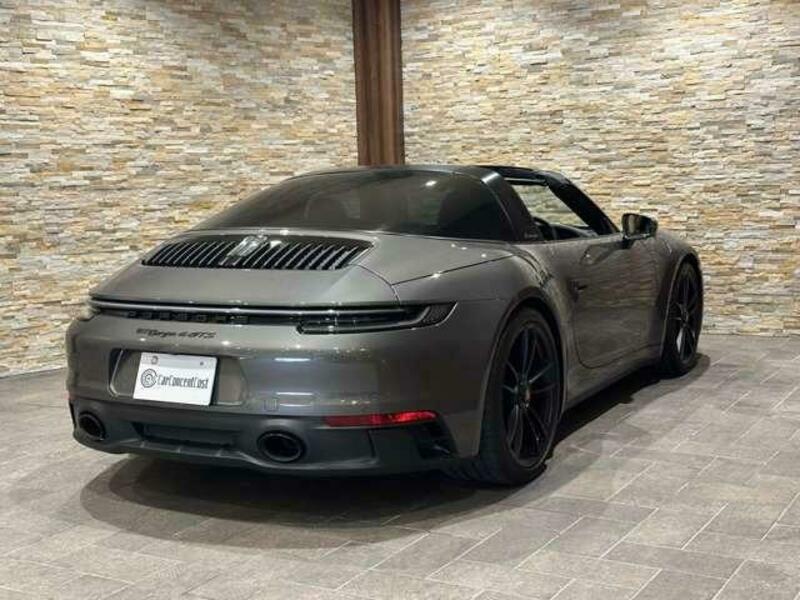 911