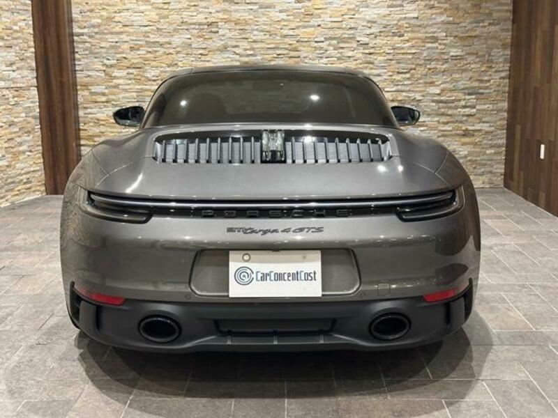 911