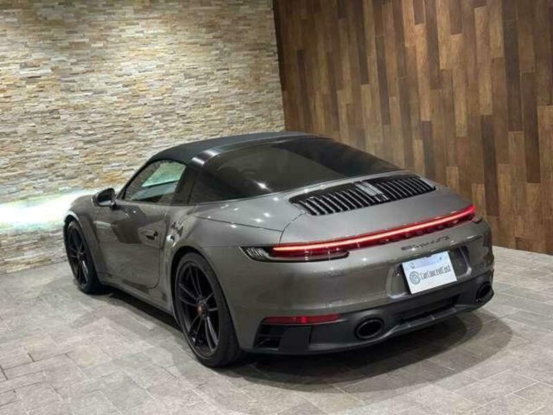 911