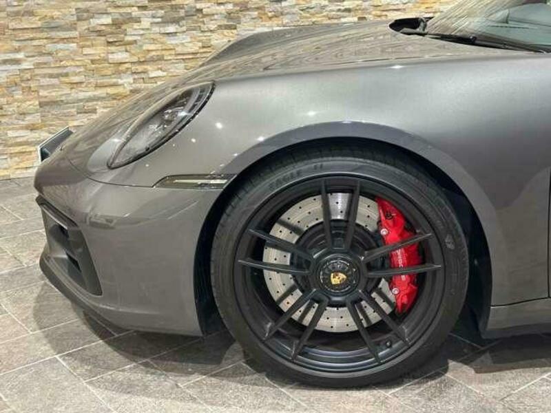 911