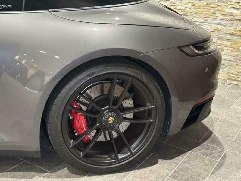 911