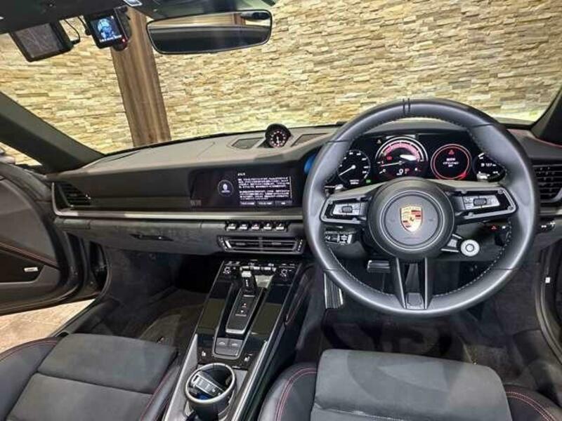 911