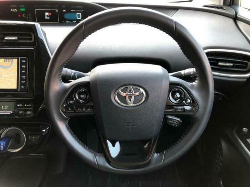 PRIUS PHV