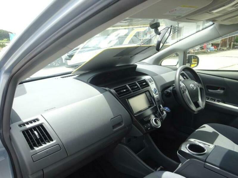 PRIUS ALPHA