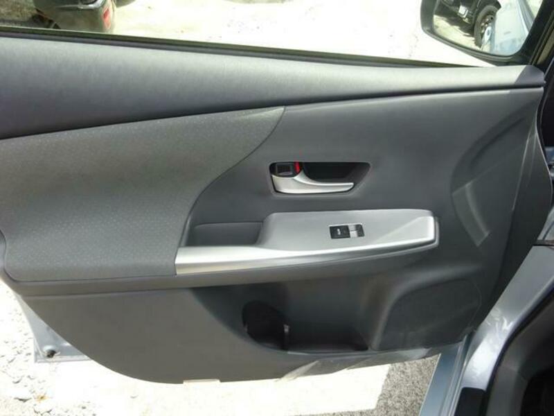 PRIUS ALPHA